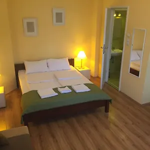 Apartamento Club &, Budapeste