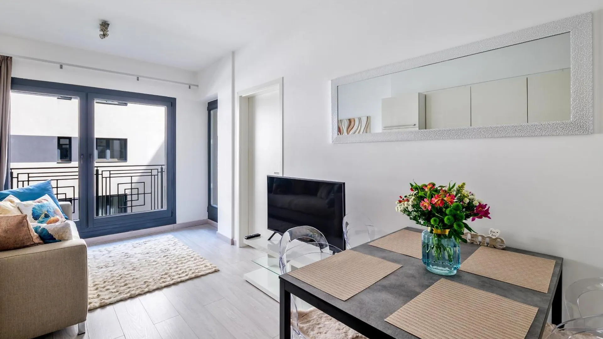 Rames-Cosmo Downtown Apartment With Rooftop Pool Budapest Hungary